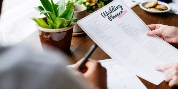 Kiedy zacząć planować ślub? Checklista od wedding plannera